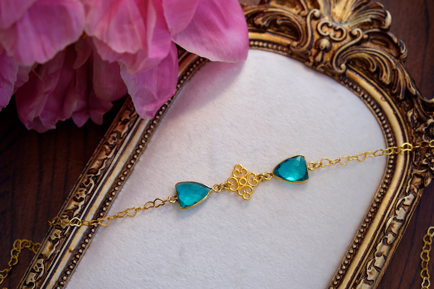 Salicia  Choker