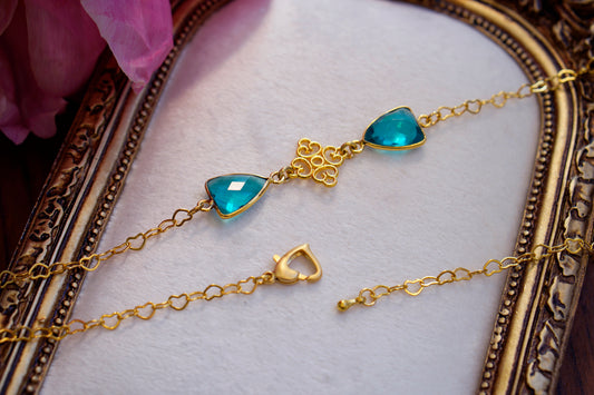 Salicia  Choker