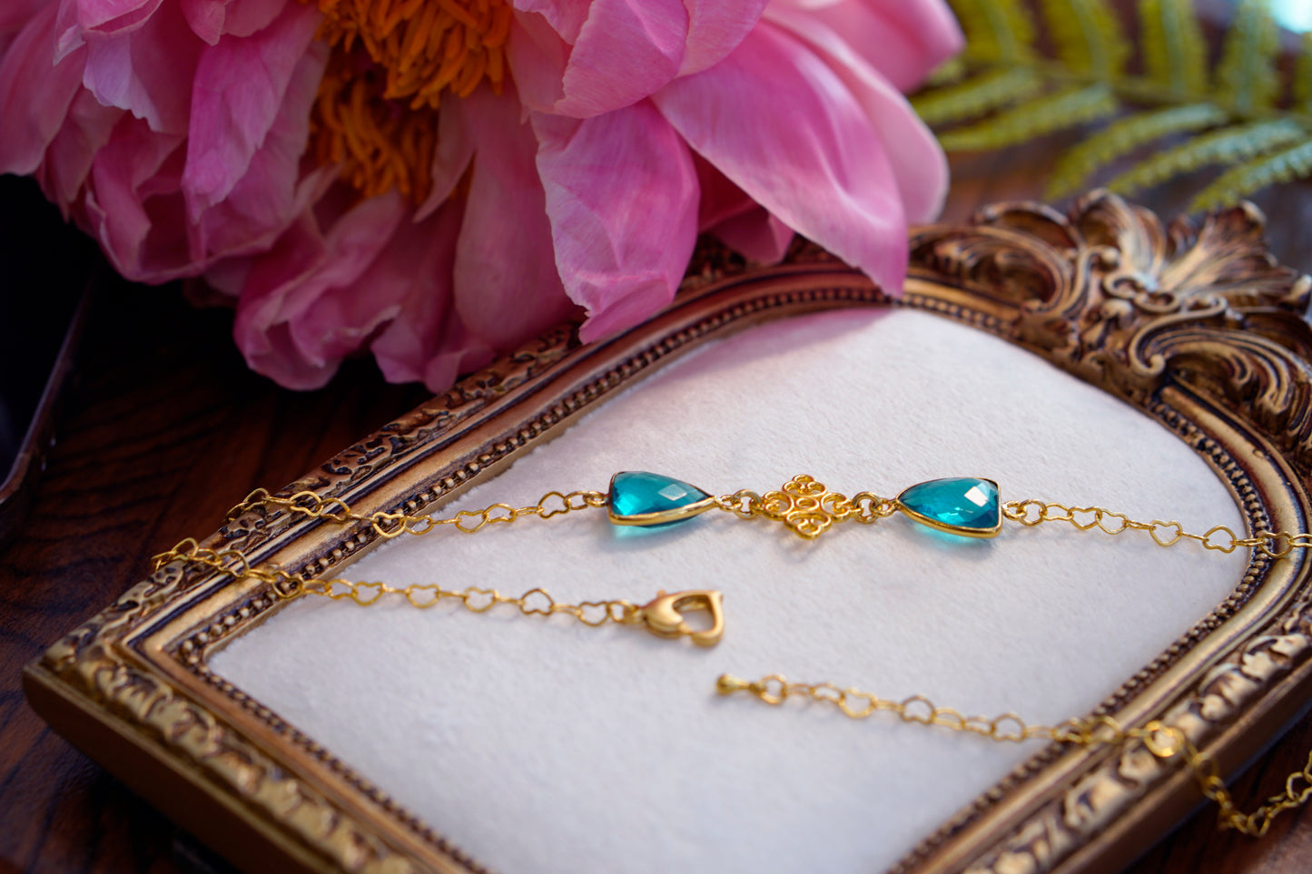 Salicia  Choker
