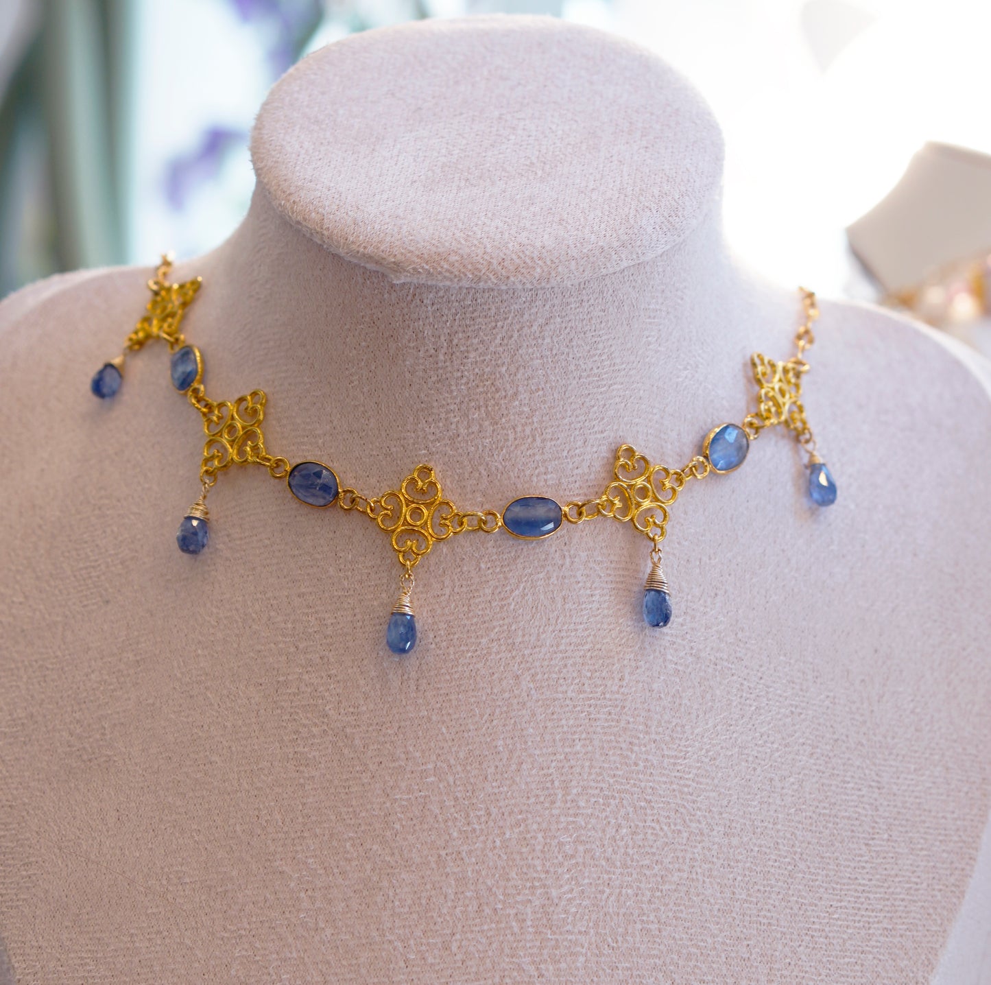 Athena Choker