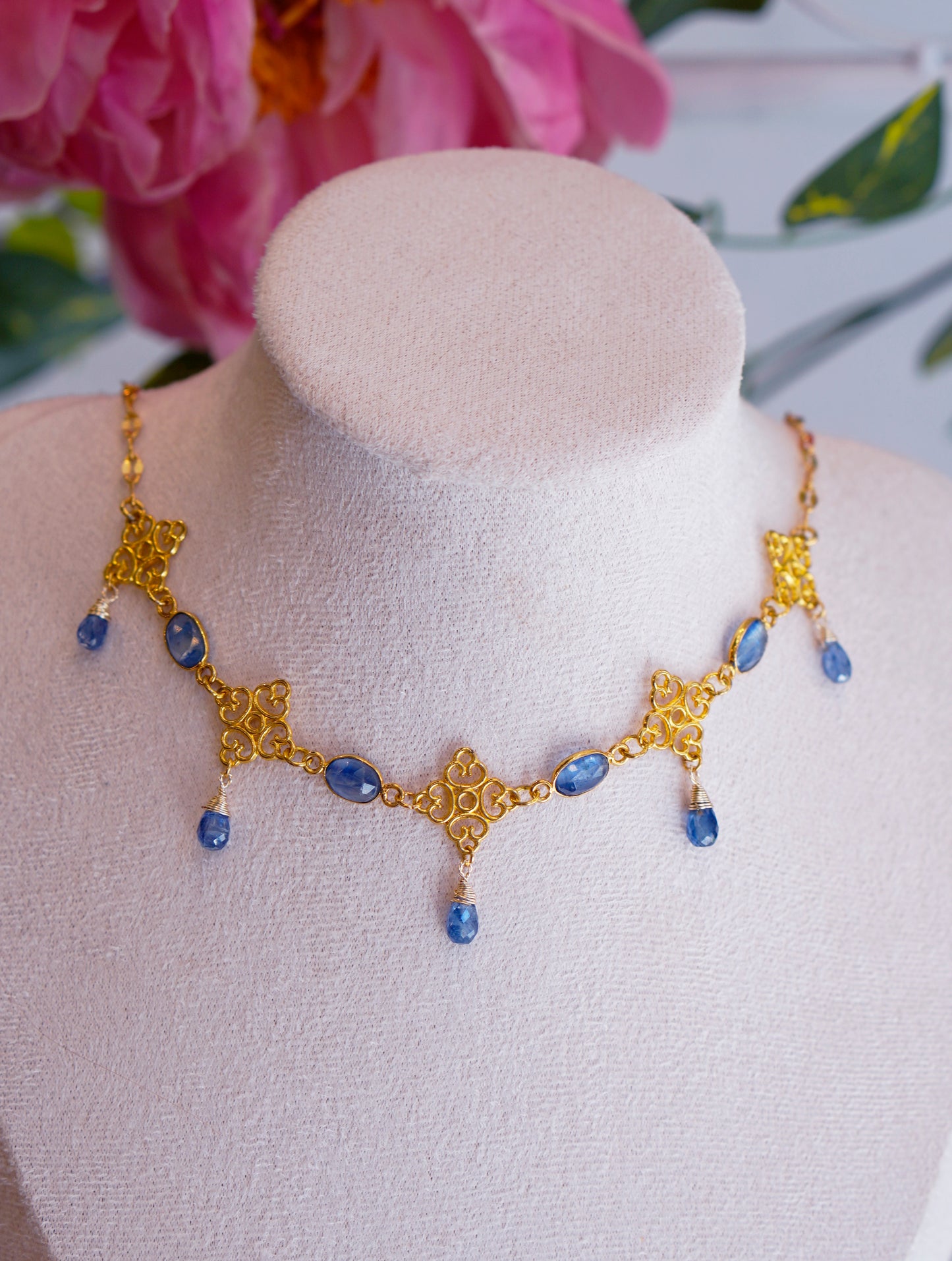 Athena Choker