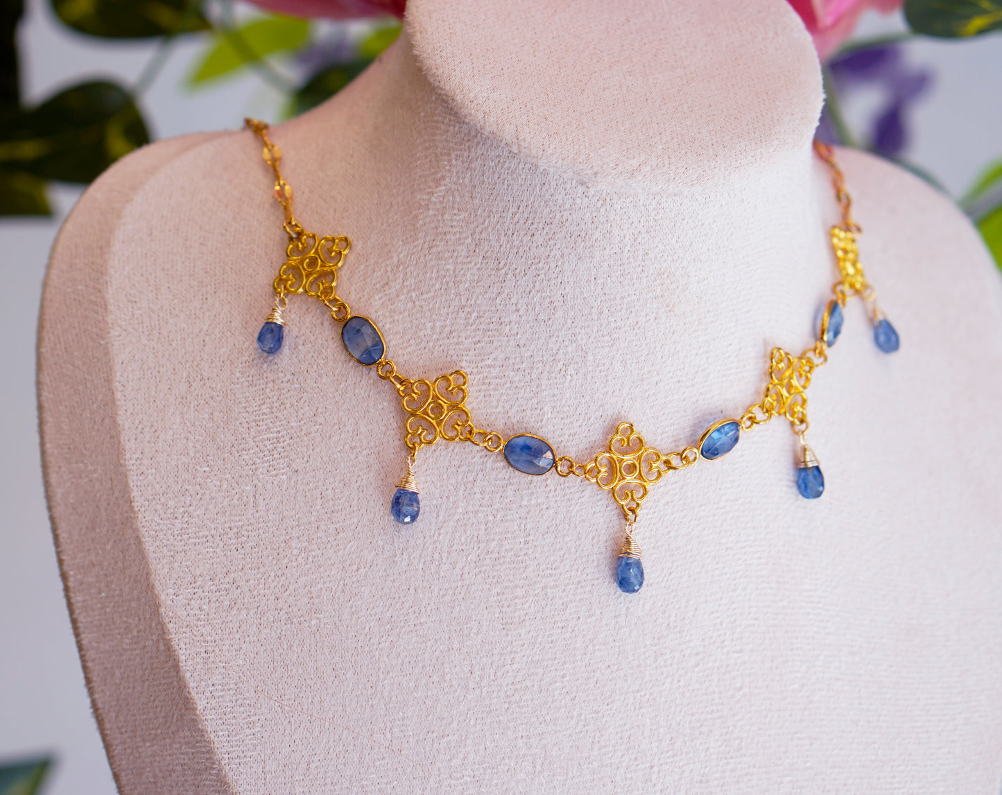Athena Choker