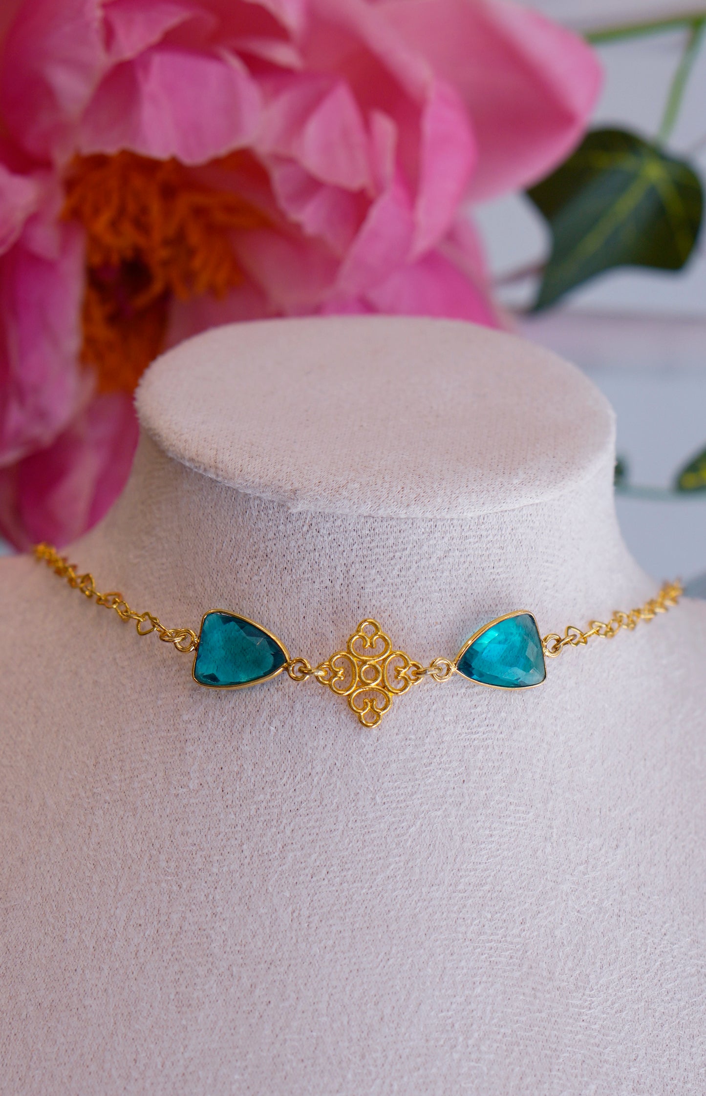 Salicia  Choker